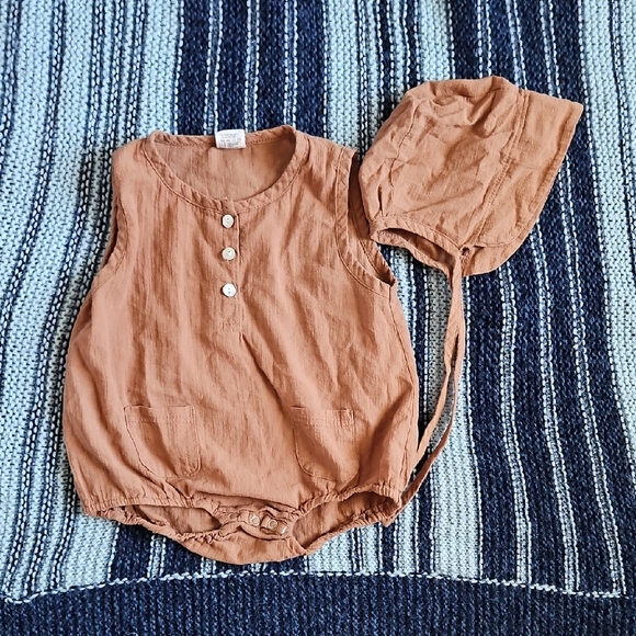 greenberry kids Other - Lemon Kids Set in Warm Brown, Bonnet And Bubble Romper